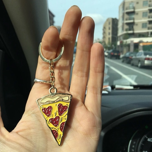 VERAMEAT PIZZA LUV KEYCHAIN PEPPERONI HEARTS NWT ❤️🍕❤️ - Picture 2 of 4